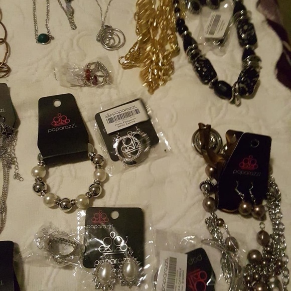 Costume Jewelry - Picture 2 of 8